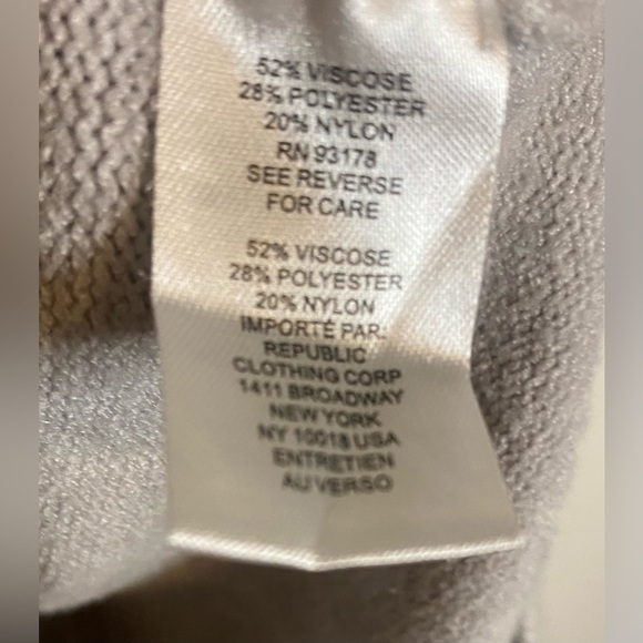 Women’s Tahari Grey Crew Neck Sweater, Large - Picture 4 of 6